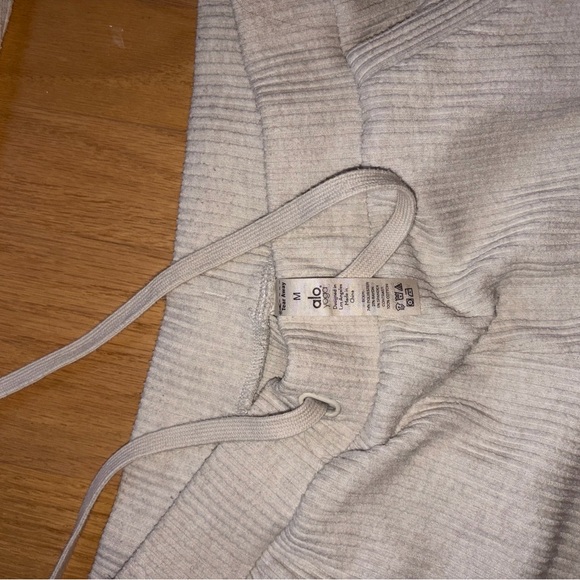 Alo Muse Set Size M - Picture 4 of 8